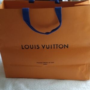 Louis Vuitton retail paper bag to be used as gift